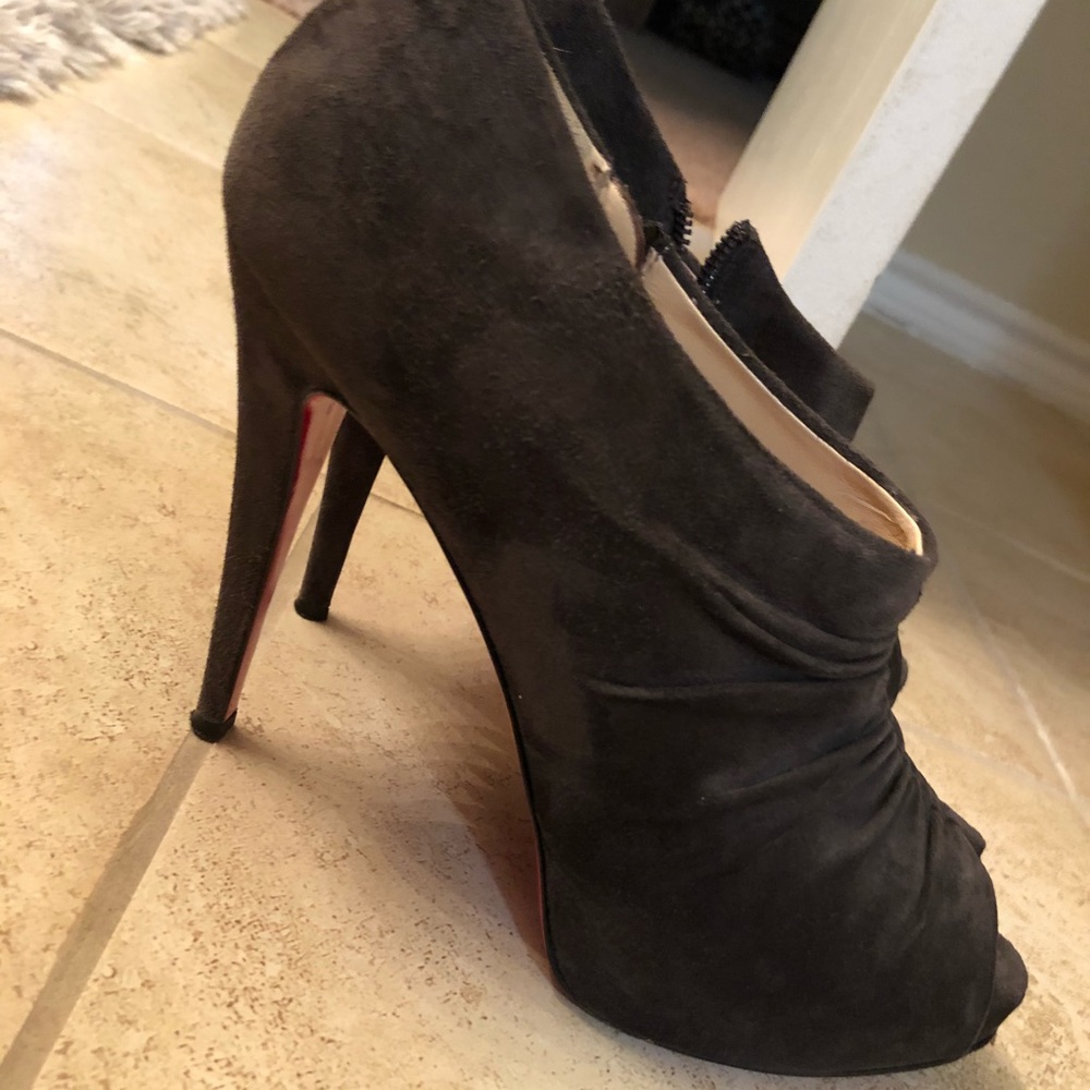 Brown suede Christian louboutin